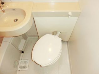 浴室内にトイレがあります☆