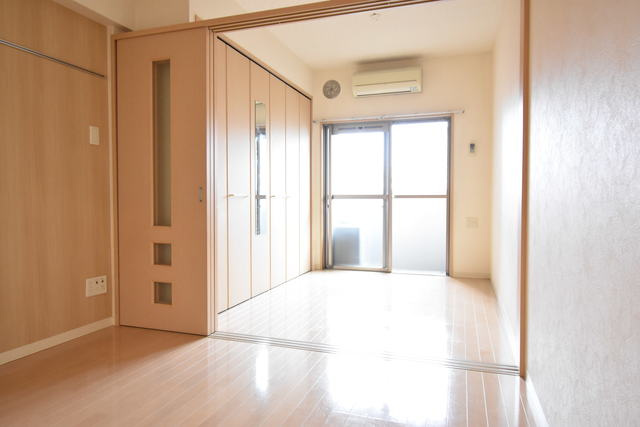 福岡市博多区住吉４丁目の賃貸マンションの居間・リビング