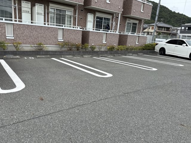 ラフレシールＲの駐車場