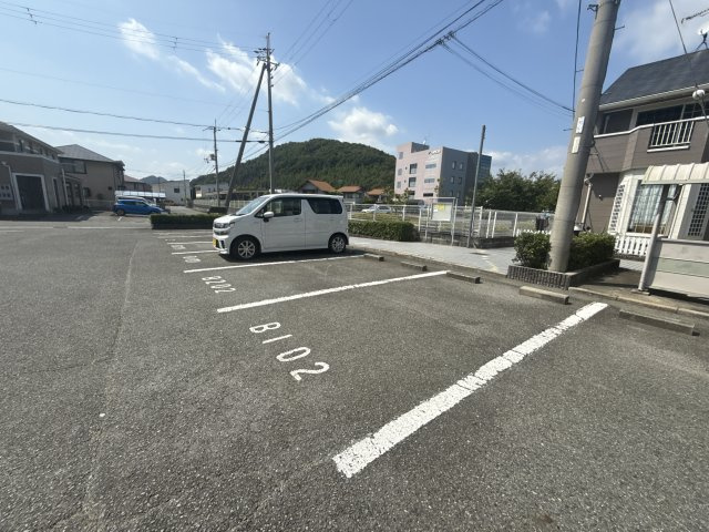 エルガーデンパレスⅠの駐車場