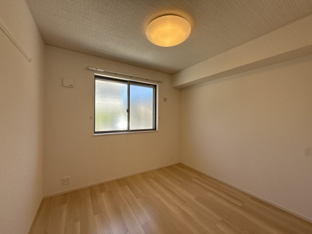 野里東同心町アパートの子供部屋