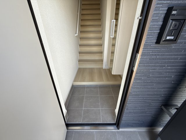 野里東同心町アパートの玄関