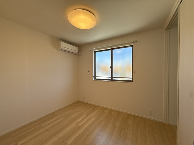 野里東同心町アパートの子供部屋