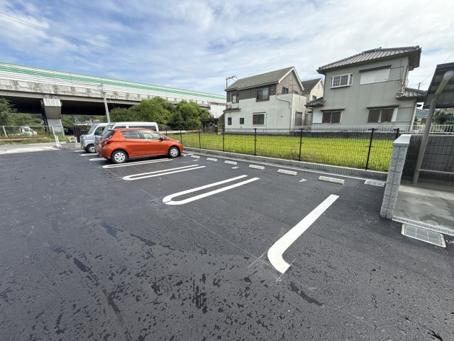 プラシード姫路の駐車場