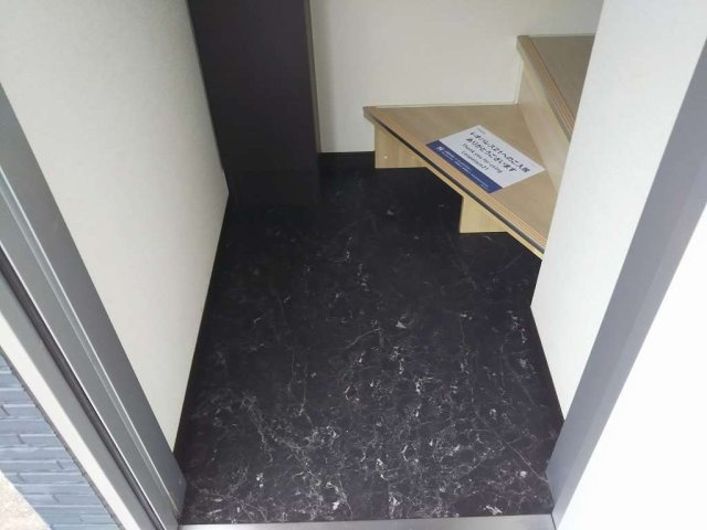レオネクストせゝらぎの玄関