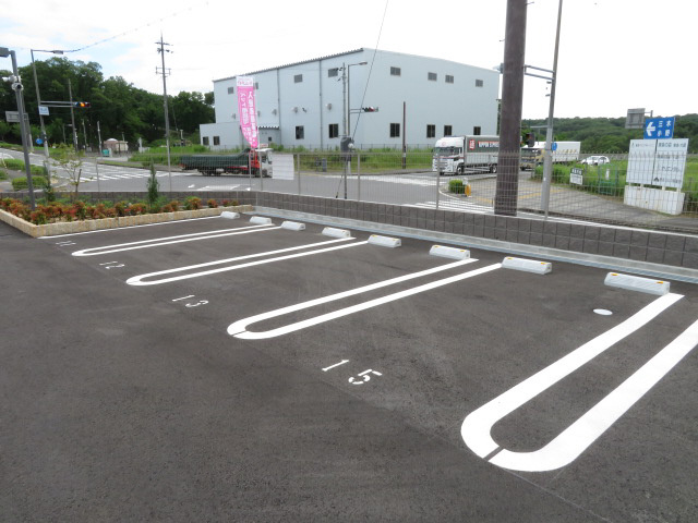 アルブルームの駐車場