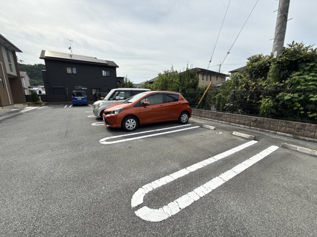 サンパレス安室の駐車場