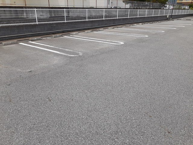 ハマナスⅡの駐車場