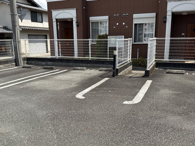 ウッドパストラルⅡの駐車場