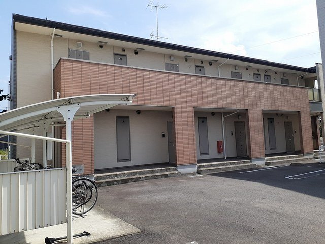 キャトル・セゾン駅前の外観
