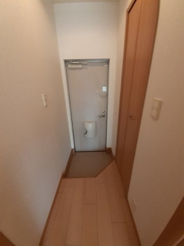 キャトル・セゾン駅前の玄関