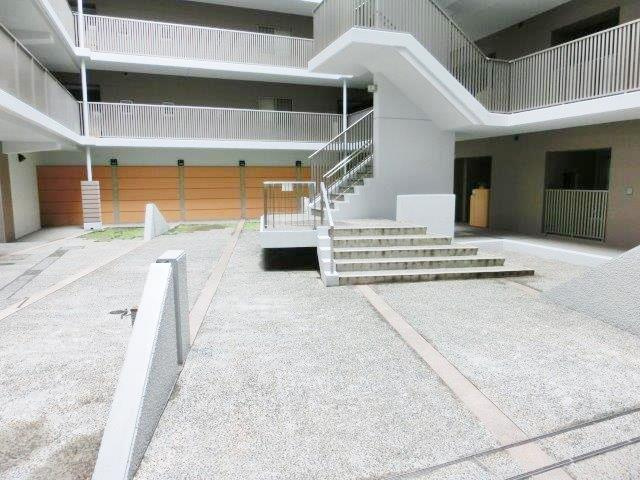 ローレルスクエア港南台Ｃ棟の庭