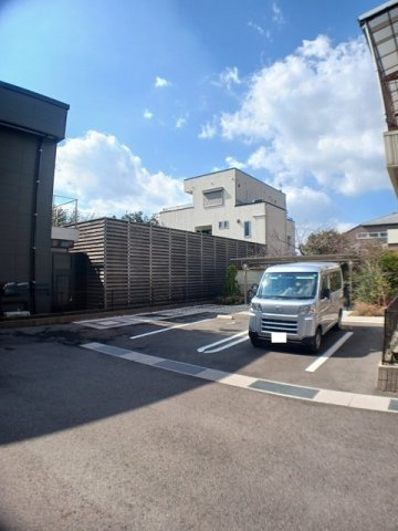 エテルノ・リアンの駐車場