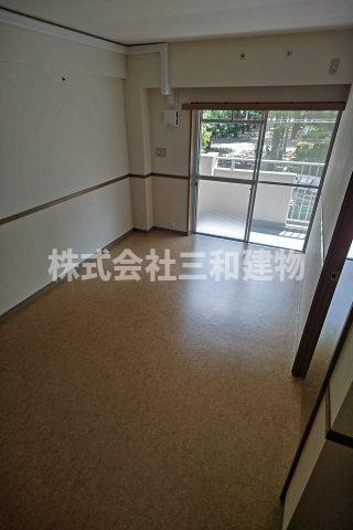 パークナオマンションの居間・リビング|同物件類似間取り（反転）参考写真