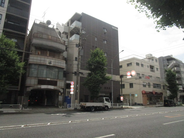 横浜市中区本牧町１丁目の倉庫