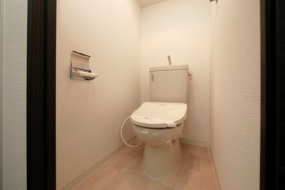 【トイレ】 | エスリードコート難波ウエスト | 落ち着いた色調のトイレです