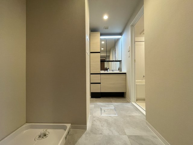 ホント、標準的なマンション！こう言う言い方だとマイナスに捉えらえるかもしれませんが、ノンノン！逆でっせ！いわゆる普通が一番なんすよ！な、『ライオンズマンション横浜常盤台』リノベーションのランドリースペース