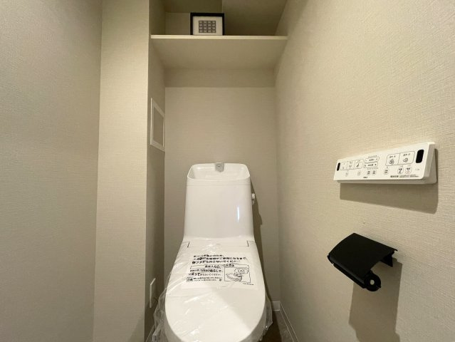 ホント、標準的なマンション！こう言う言い方だとマイナスに捉えらえるかもしれませんが、ノンノン！逆でっせ！いわゆる普通が一番なんすよ！な、『ライオンズマンション横浜常盤台』リノベーションのトイレ|清潔感のあるトイレです