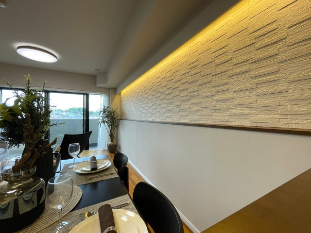 ホント、標準的なマンション！こう言う言い方だとマイナスに捉えらえるかもしれませんが、ノンノン！逆でっせ！いわゆる普通が一番なんすよ！な、『ライオンズマンション横浜常盤台』リノベーションの居間・リビング
