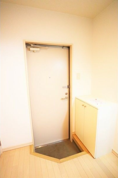 シャムロック熱田W棟の玄関