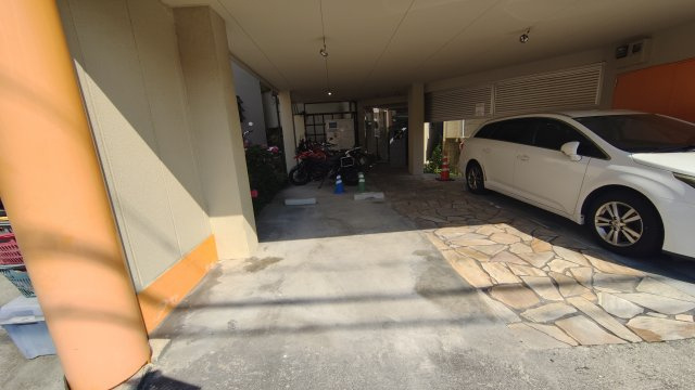六甲カーサ・デ・ピエドラの駐車場