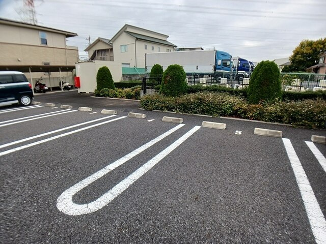 プラシードの駐車場