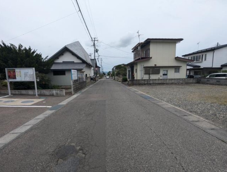 会津若松市 花見ケ丘１丁目（西若松駅） 住宅用地の前面道路含む現地写真