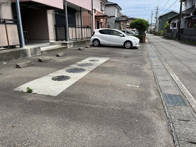 メゾン宮島の駐車場