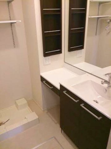 ディアコート住吉本町の独立洗面台