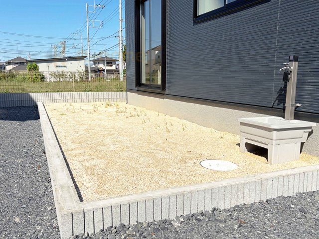 第1土浦市神立町　新築戸建て　1号棟の庭|日当たりの良いお庭！立水栓付きで洗車や水やりもラクラク♪