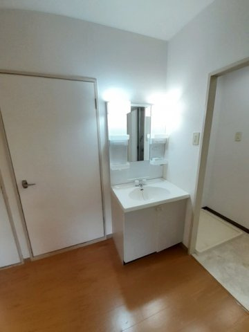 ファミール安東の洗面所|使いやすい洗面所です