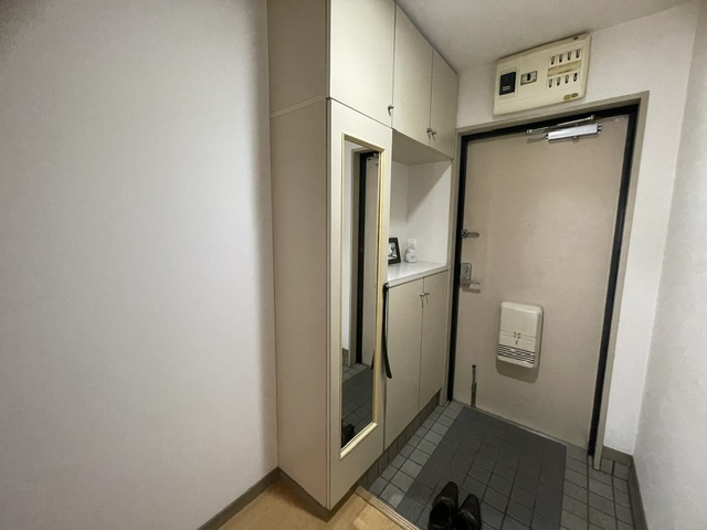 コーポランド鷹の巣（C-2）の玄関