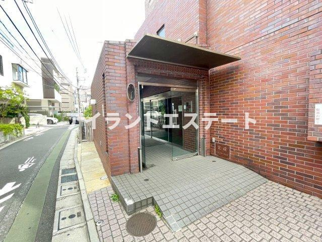 こまばディモーレ　駅近　角部屋　通風良好のエントランス