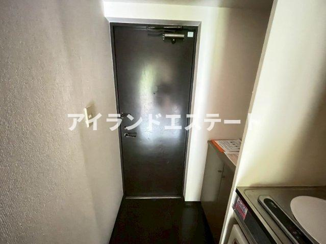 こまばディモーレ　駅近　角部屋　通風良好の玄関|※別号室参考写真