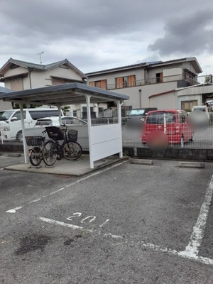 【駐車場】 | シャン・ド・フルール | 駐車場があるので、車を買う予定の方も安心です