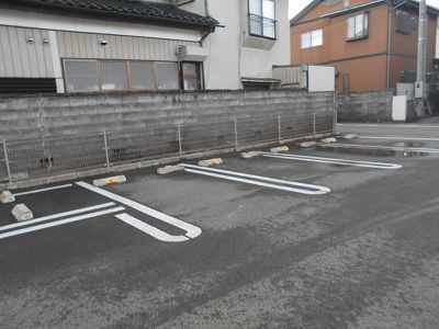クレイノ聖の駐車場
