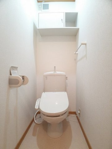 【トイレ】 | ピエ・デル・モンテⅠ | ゆったりとした空間のトイレです