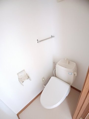 【トイレ】 | メゾンドーレⅢ | コンパクトで使いやすいトイレです