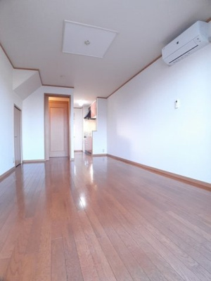 【居間・リビング】 | サンリットⅡ　（和歌山市福島） | ゆったり過ごせる居間です