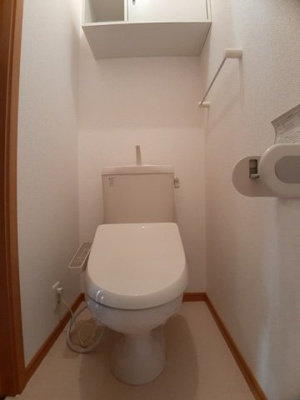 【トイレ】 | プレシャスコートＫ東松江Ⅰ | 落ち着いた色調のトイレです