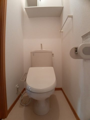 【トイレ】 | プレシャスコートＫ東松江Ⅰ | 落ち着いた色調のトイレです