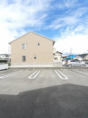 【駐車場】 | ア・ラ・モード井辺 | 駐車場完備です