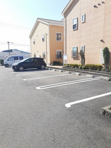 【駐車場】 | サンズパークⅡ | 駐車場があるので、車を買う予定の方も安心です