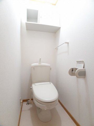 【トイレ】 | ピエ・デル・モンテⅠ | ゆったりとした空間のトイレです