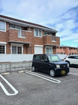 【駐車場】 | ピエ・デル・モンテⅠ | 駐車場があるので、車を買う予定の方も安心です
