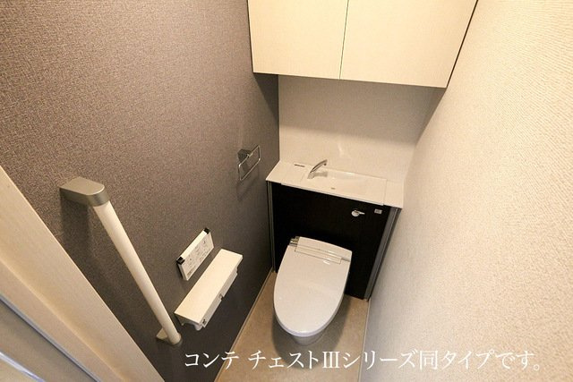 【トイレ】 | ヒカルサ和歌山鳴神Ⅱ | 落ち着いた色調のトイレです