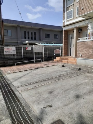 【駐車場】 | アバカス・榎原 | 車をお持ちの方に嬉しい駐車場付きの物件です
