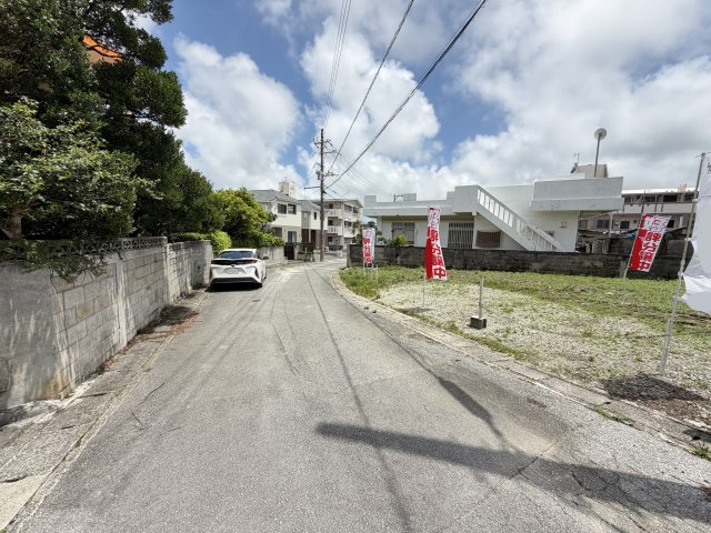 八重瀬町東風平（限定1棟）の前面道路含む現地写真|※北東側公道5.2m♪