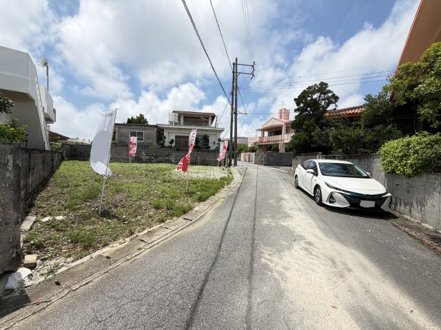 八重瀬町東風平（限定1棟）の前面道路含む現地写真|※北東側公道5.2m♪