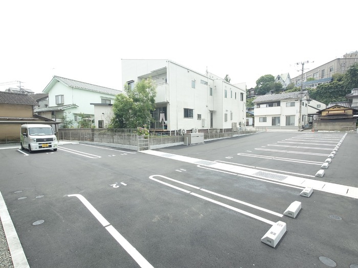 VIE ORNER（ビオルネ）東深津の駐車場